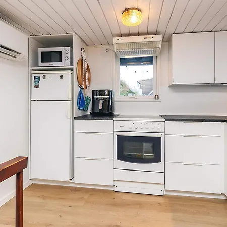 4 Person In Farso-by Traum *